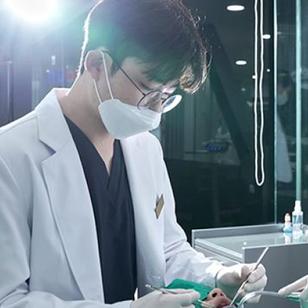 [닥터&클리닉] 원데이·네비게이션·저출혈..요즘 임플란트는 '맞춤형'