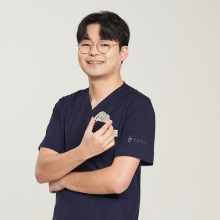 기능적·심미적 기능 중요한 '앞니 임플란트', 자연스러운 식립 이뤄져야 [강용욱 원장 칼럼]