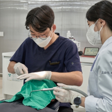 어금니 임플란트, 보철물 및 맞춤 지대주 중요