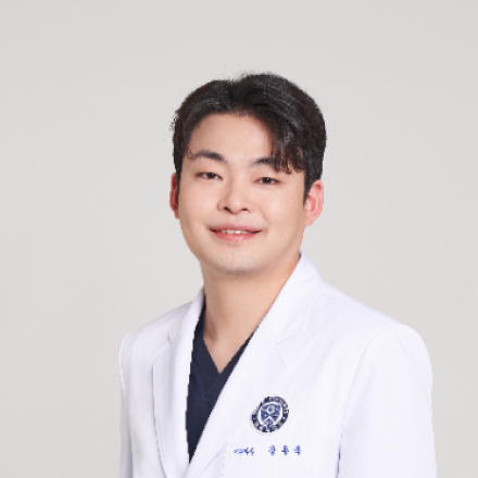 임플란트 관리 및 주의해야할 사항 [강용욱 원장 칼럼]