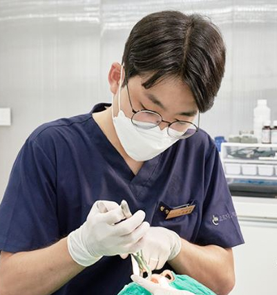 치아 식립 필요한 전신질환 환자, 무절개 임플란트 할 수 있어