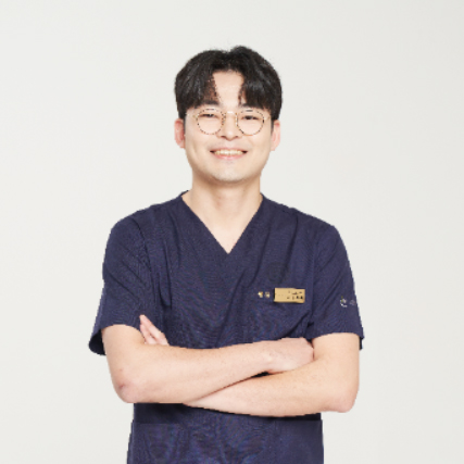 고령 및 만성질환 환자도 고려 가능한 네비게이션 임플란트 [강용욱 원장 칼럼]