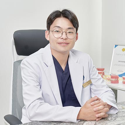 어금니 임플란트 핵심은 강력한 저작력