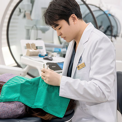 임플란트, 비용보다 중요한 것은 무엇?...신중하게 고려해야 할 것들