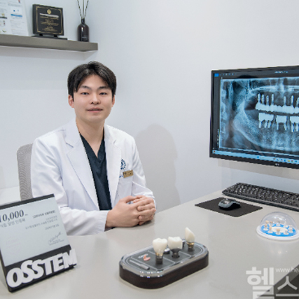 앞니 임플란트, 심미적 완성도·기능적 안정성 확보 중요해