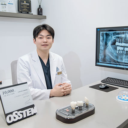 뼈이식 동반 임플란트, 안전하게 받으려면 ‘이것’부터 확인 해야