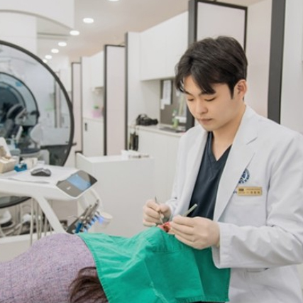 저작기능 되살리는 '어금니 임플란트', 정밀 접근 필요
