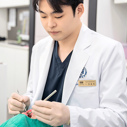 노인 임플란트, 환자별 맞춤형 접근이 중요해