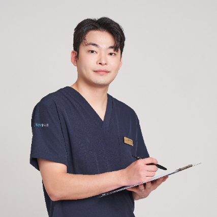 치주질환의 시작, 치석 제거로 막아야..... 스케일링의 중요성 [강용욱 원장 칼럼]