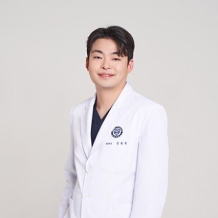 잇몸뼈 부족 시, 뼈이식술 통해 안정적 식립 가능