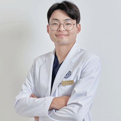 고령 만성질환자 가능한 임플란트 수술, 정밀 진단과 체계적 관리가 핵심
