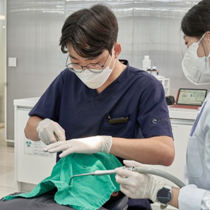 치주질환, 예방의 시작은 정기적인 치과 검진에서 [강용욱 원장 칼럼]
