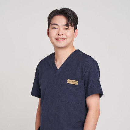 상악동거상술, 잇몸뼈 부족 시 임플란트 성공률 높이는 핵심 [강용욱 원장 칼럼]