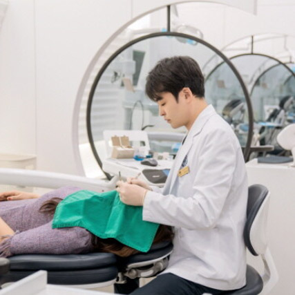 노년층 위한 임플란트 건강보험, 적용 기준과 유의할 점