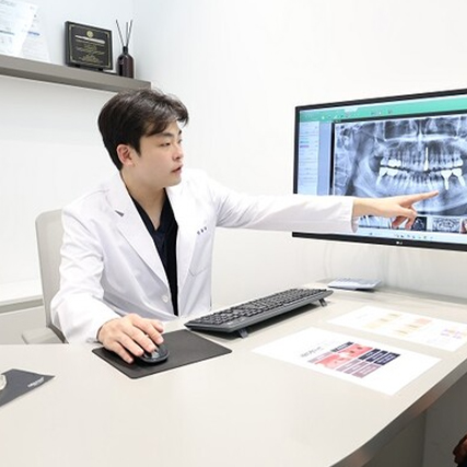 [기고문] 임플란트재수술 예방, 정밀 진단과 사후관리에서 갈린다