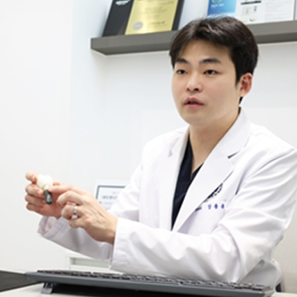 [건강 365] 노인 임플란트 치료, 구강 상태와 전신 질환 함께 살펴야