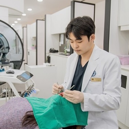고령자 임플란트, 나이보다 중요한 조건은