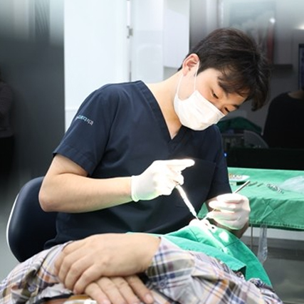 씹는 힘 좌우하는 어금니, 임플란트로 조기 회복해야
