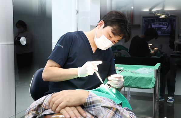 임플란트 후 음주 흡연 언제부터 가능할까?