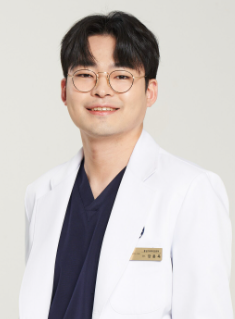 발음.인상 좌우하는 앞니 임플란트, 경험 많은 의료진 선택해야