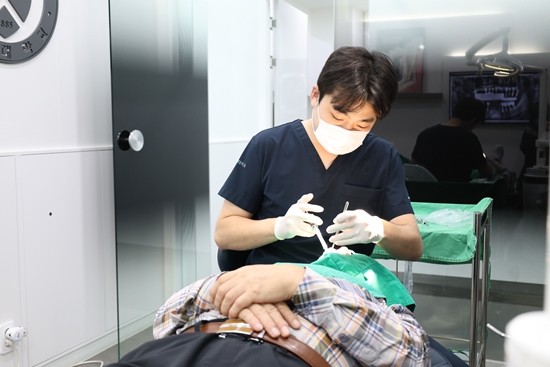 치조골이식 필요한 임플란트, 잇몸뼈 부족하면 선행 치료 필수