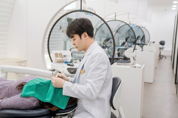 컴퓨터 분석 임플란트, 3D 빅데이터로 경로 설계… 의료진 술기와 만날 때 진가 발휘