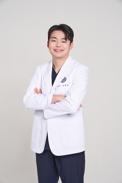 노인 임플란트, 당뇨·고혈압 등 질환별 체크 사항 꼼꼼히 확인해야 [강용욱 원장 칼럼]