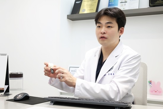 약한 잇몸뼈 고민…뼈이식 임플란트로 안정적 식립 도움