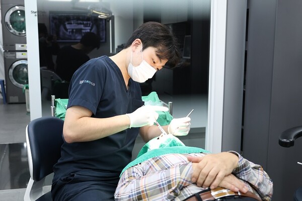 치료 기간 줄이는 '발치즉시임플란트', 정밀 진단이 선행되어야 하는 이유