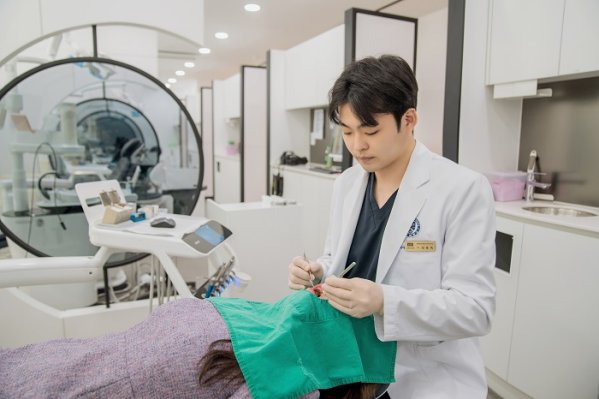 원데이임플란트, 빠르다는 장점 뒤에 한계도 있다…정밀 진단과 의료진 선택이 성패 좌우