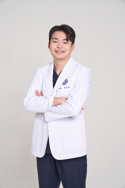컴퓨터 분석 임플란트, 디지털 설계로 수술 부담 줄인다 [강용욱 원장 칼럼]